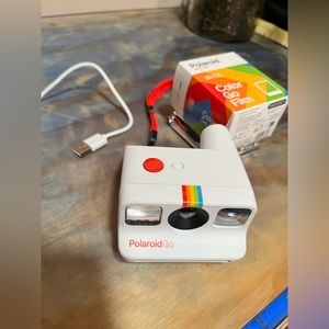 Polaroid GO camera